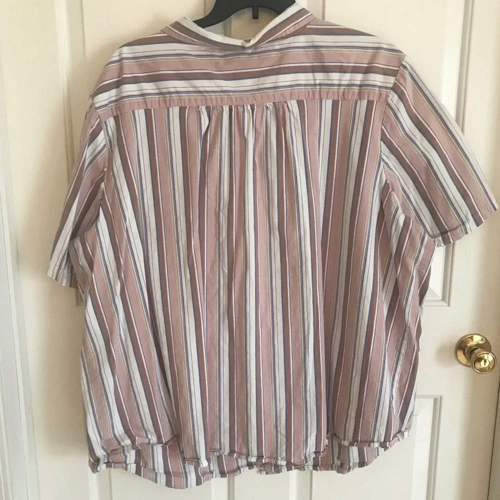 Only Necessities button up - Picture 4 of 4